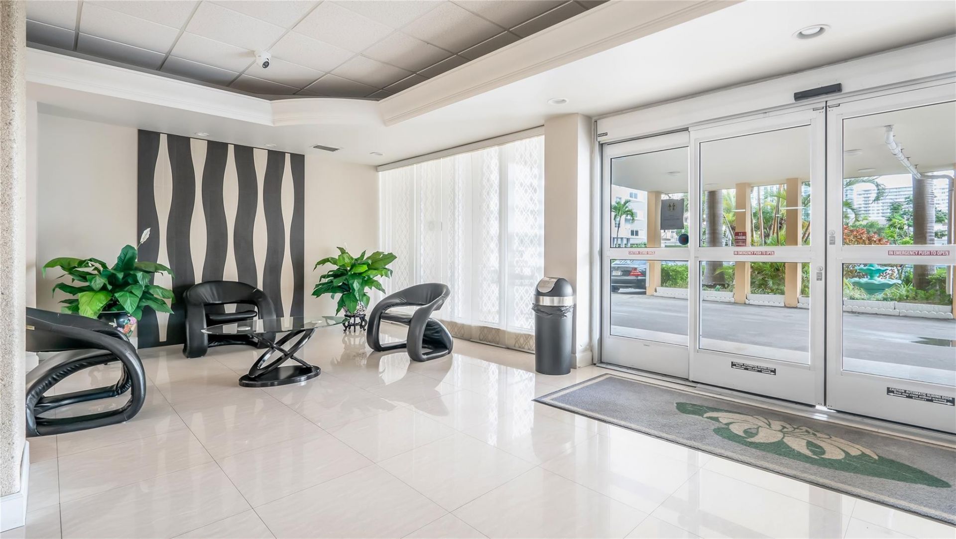 1833 S Ocean Drive, Unit 1608, Hallandale Beach, FL 33009 Photo