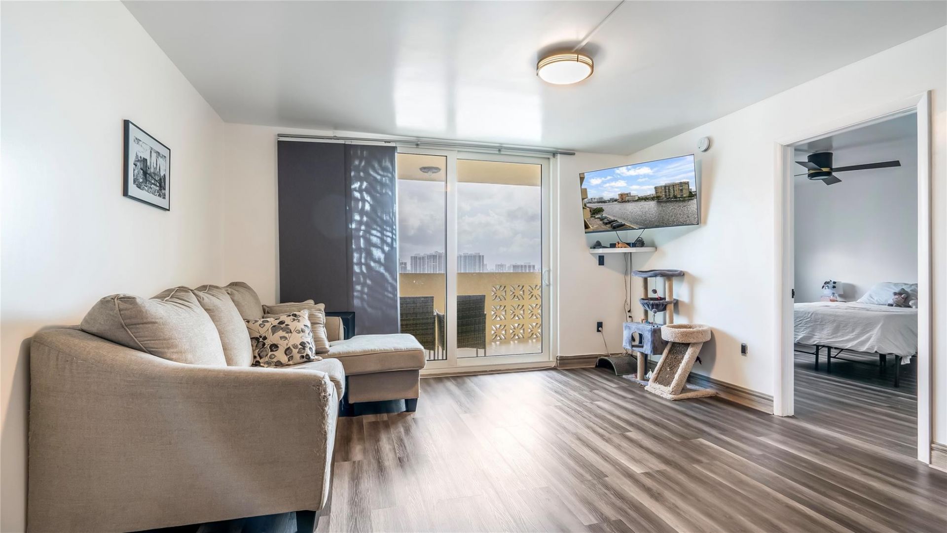 1833 S Ocean Drive, Unit 1608, Hallandale Beach, FL 33009 Photo