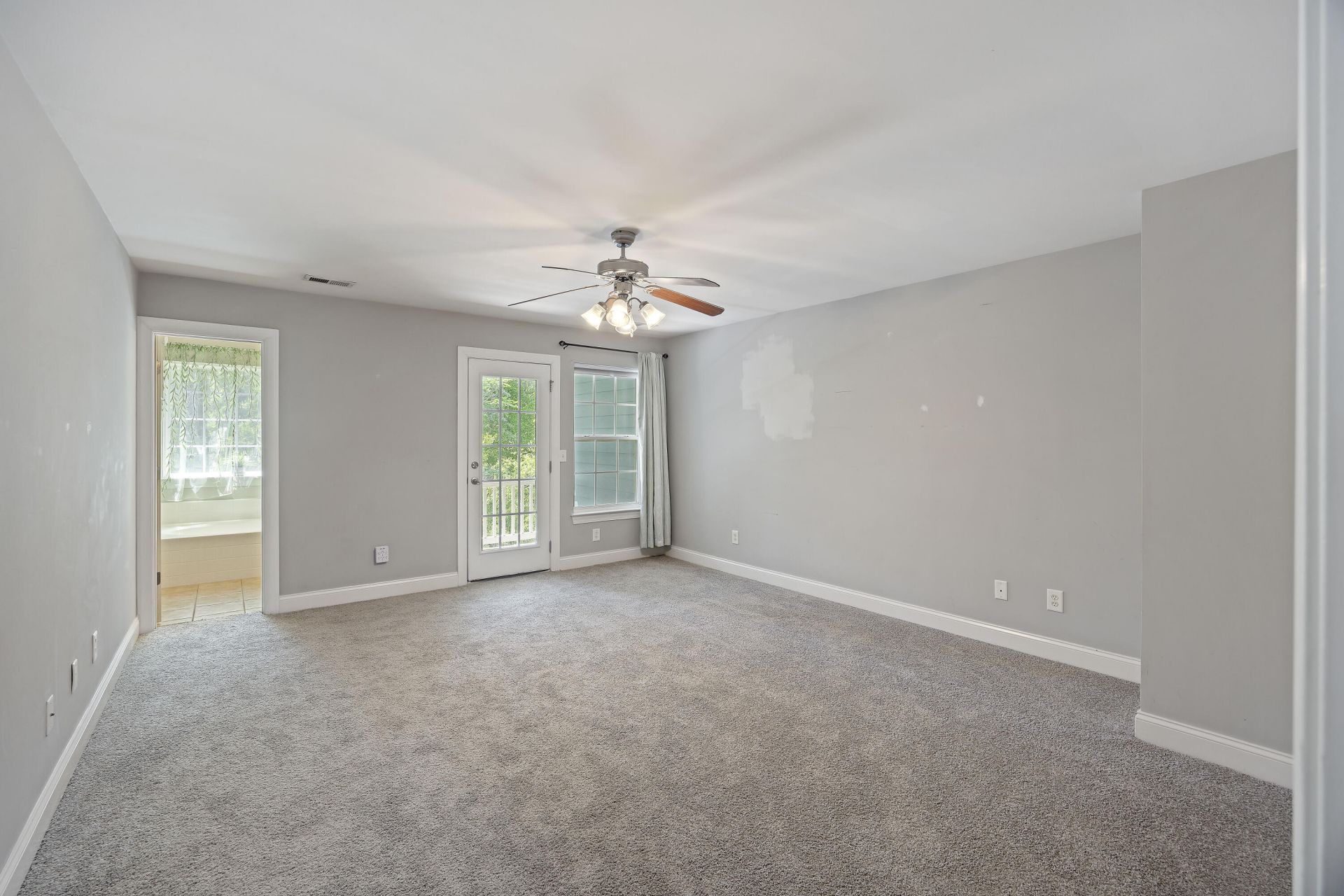 9019 Parlor Drive Photo 10