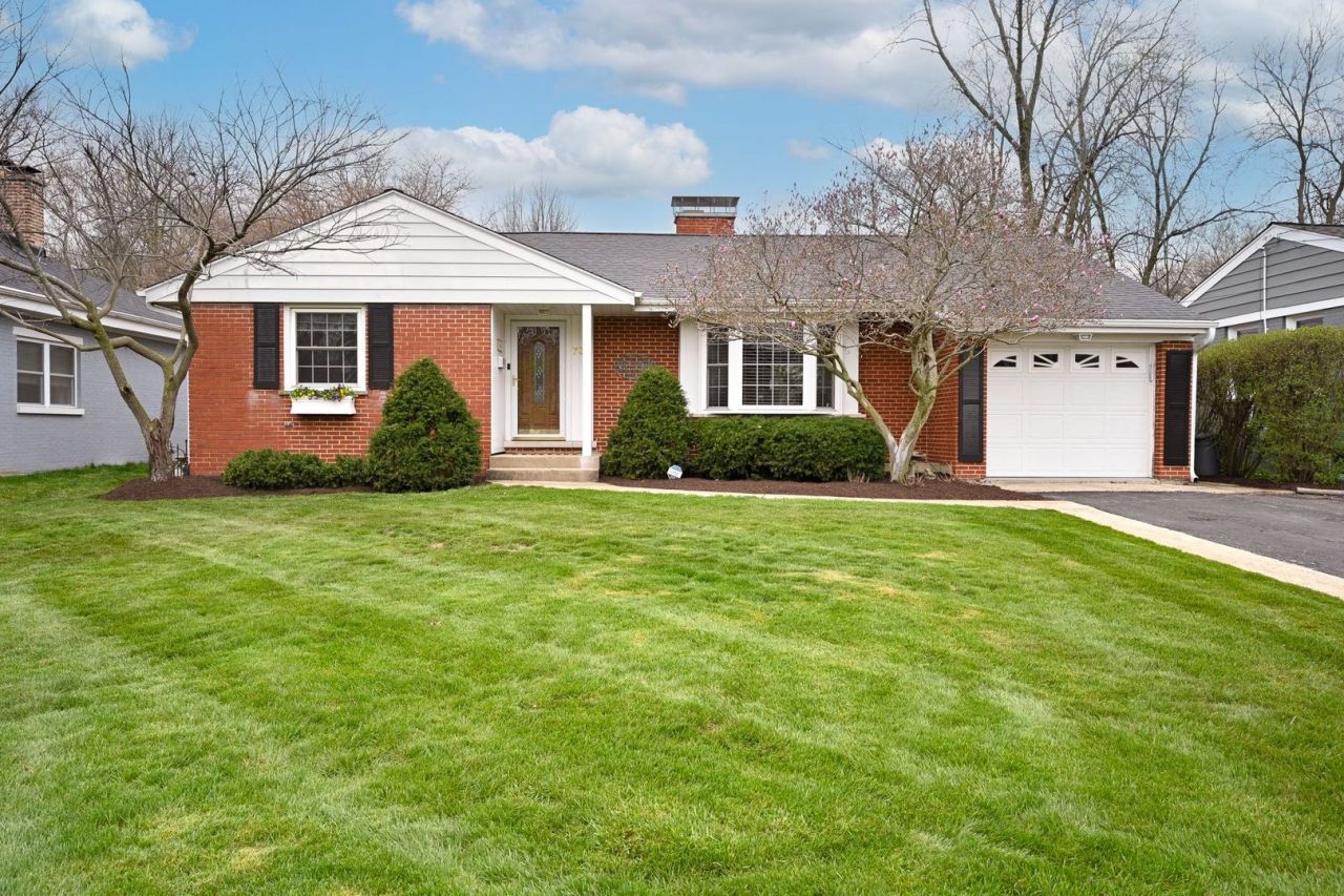 754 N Kenilworth Avenue, Glen Ellyn, IL 60137 Main Photo