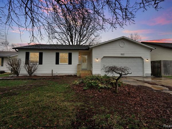 807 Saint Bernard Street, Marysville, MI 48040