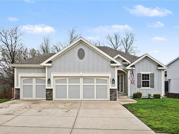 1032 E 14th Street, Kearney, MO 64060