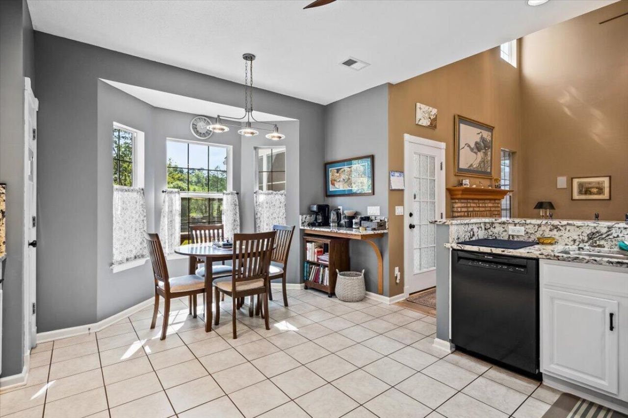 5411 Woodbreeze Drive Photo 16