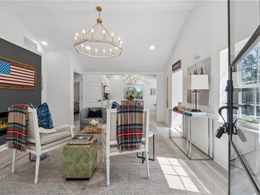 6337 Lakeview Drive, Buford, GA 30518