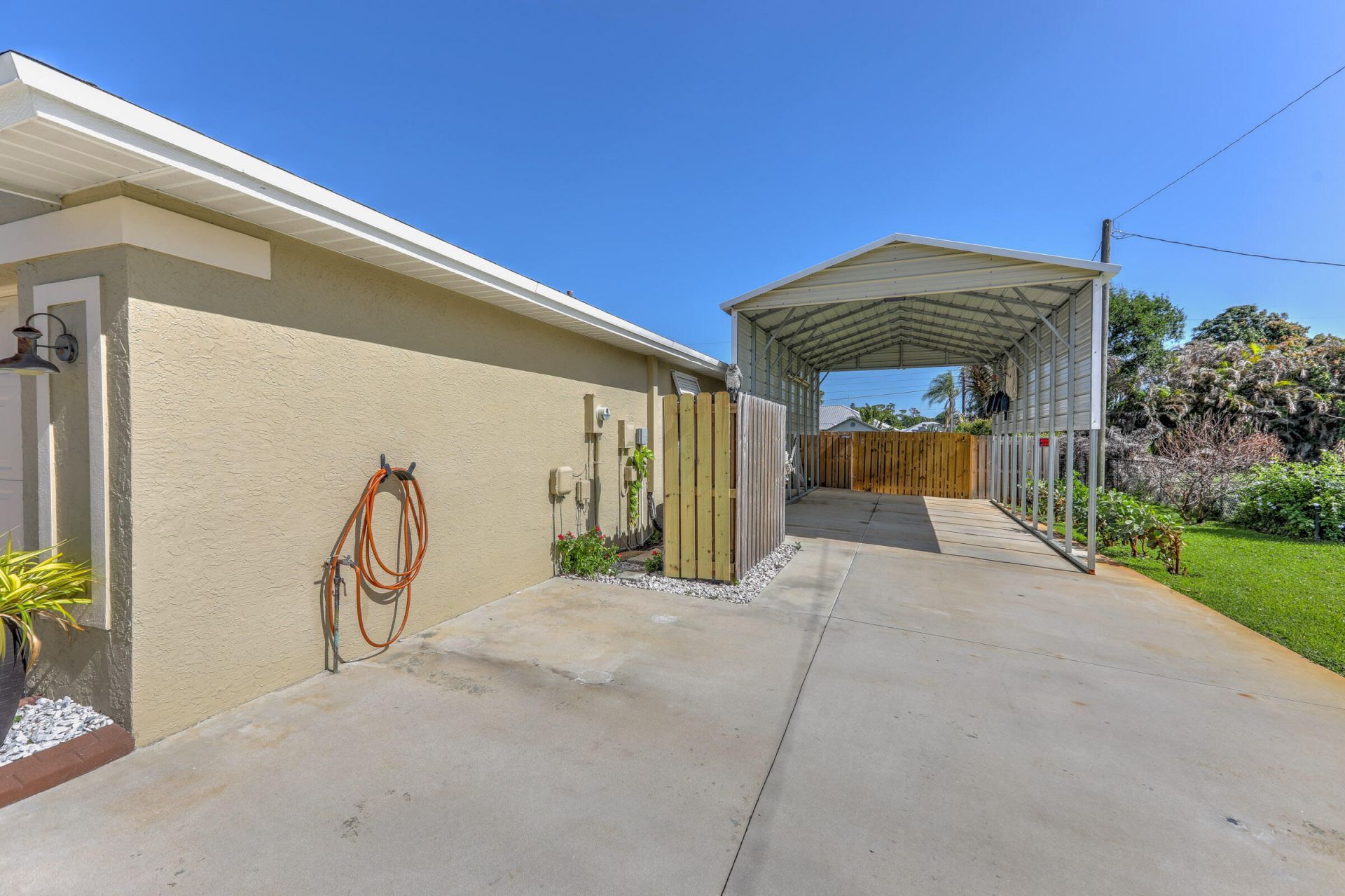 2025 SE Allamanda Drive, Port Saint Lucie, FL 34952 Photo