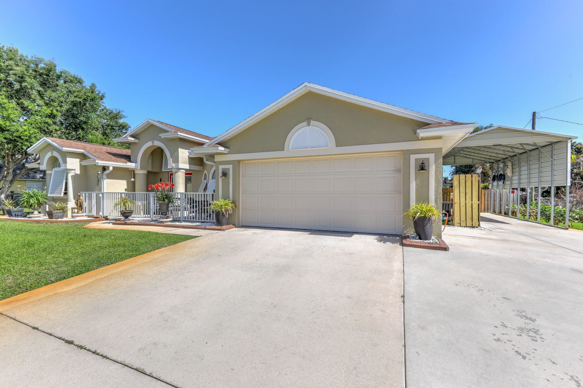 2025 SE Allamanda Drive, Port Saint Lucie, FL 34952 Photo