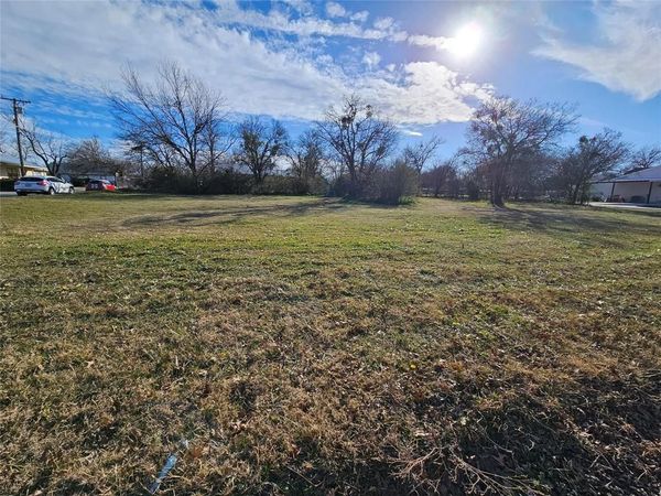 607 W Live Oak Street, Jacksboro, TX 76458