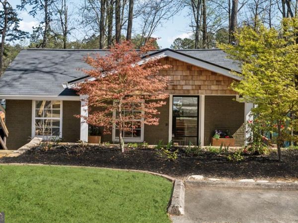 6337 Lakeview Drive, Buford, GA 30518