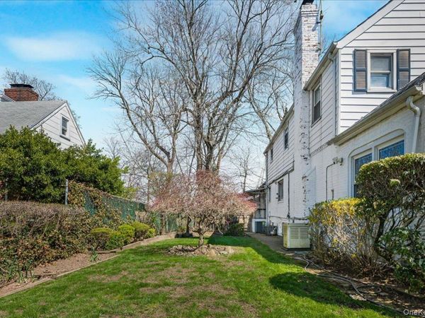 Utopia Parkway , Jamaica Estates, NY 11432