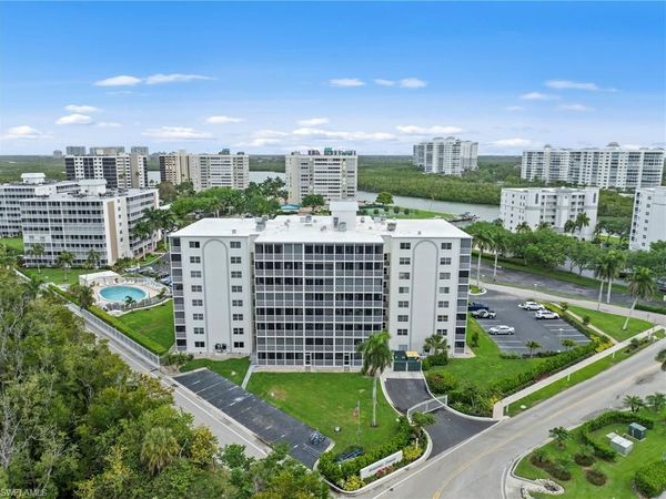 1 Bluebill AVE, Unit 402, NAPLES, FL 34108