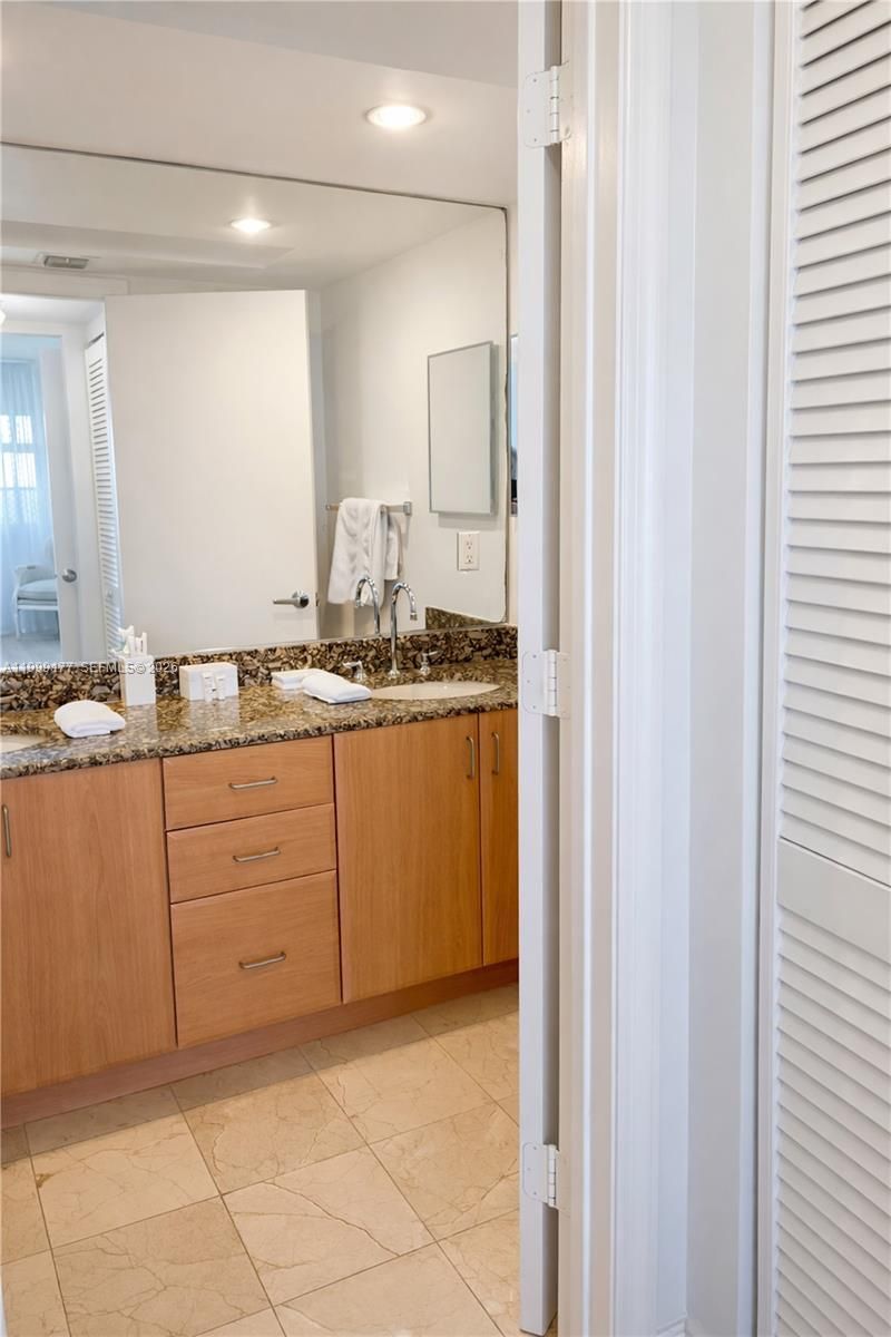 6917 Collins Ave, Unit 1611, Miami Beach, FL 33141 Photo