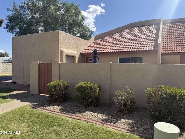 4122 W CALAVAR Road, Phoenix, AZ 85053