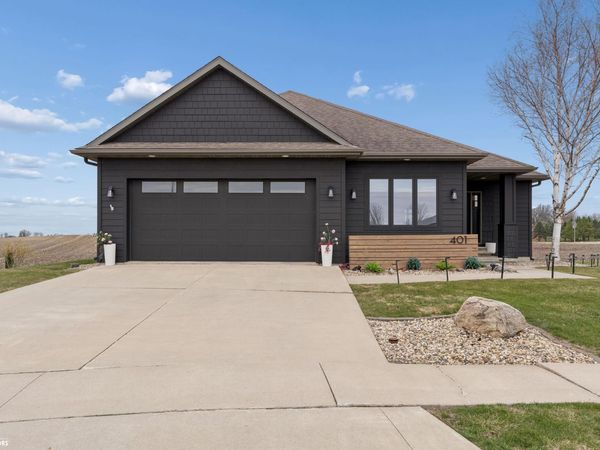 401 Bedford Ct, Clear Lake, IA 50428