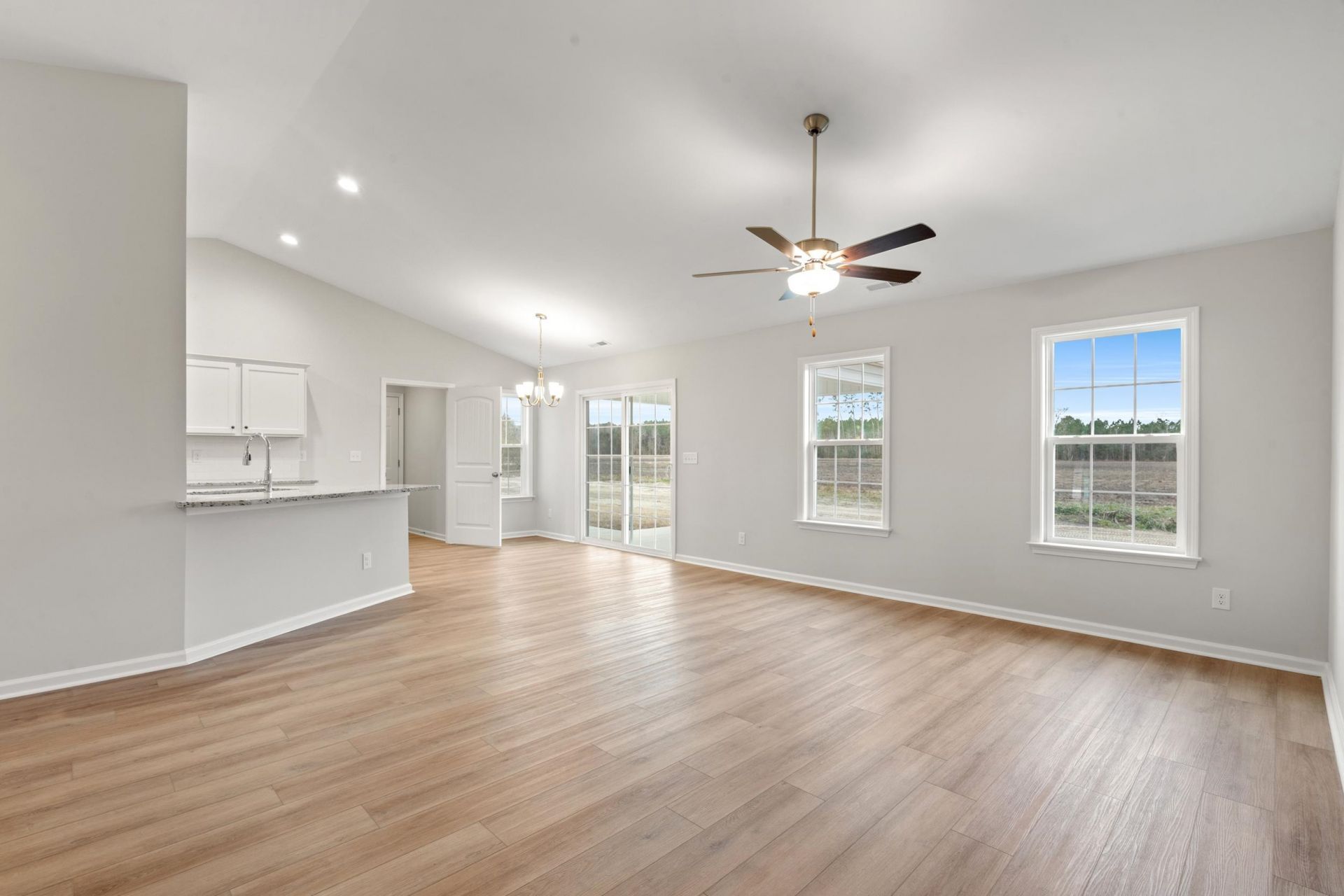 1137 Pecan Grove Blvd. Photo 4