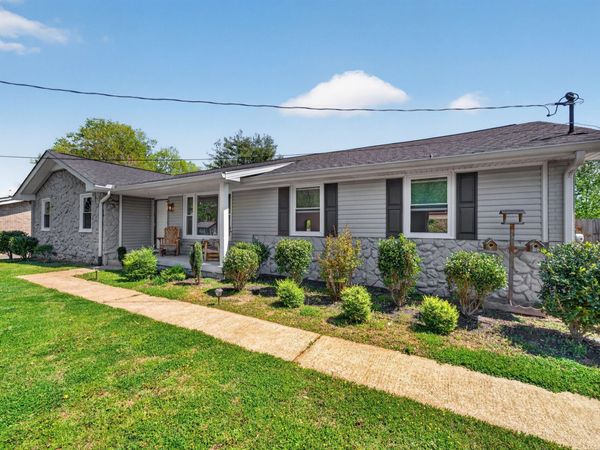 190 Wessington Pl, Hendersonville, TN 37075