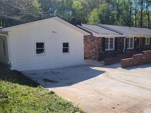 5686 Woodland Drive , Acworth, GA 30102