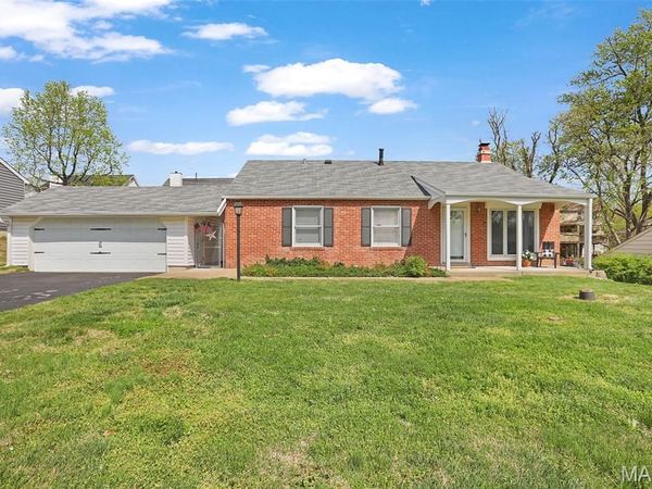 332 Providence Road , Ballwin, MO 63011