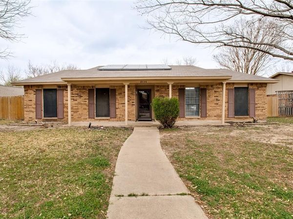 2034 Lewis Trail , Grand Prairie, TX 75052