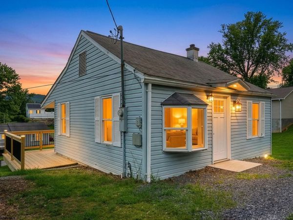 31 W 2nd Street, Westover, WV 26501