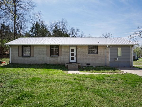 104 Hilltop Dr , Hendersonville, TN 37075
