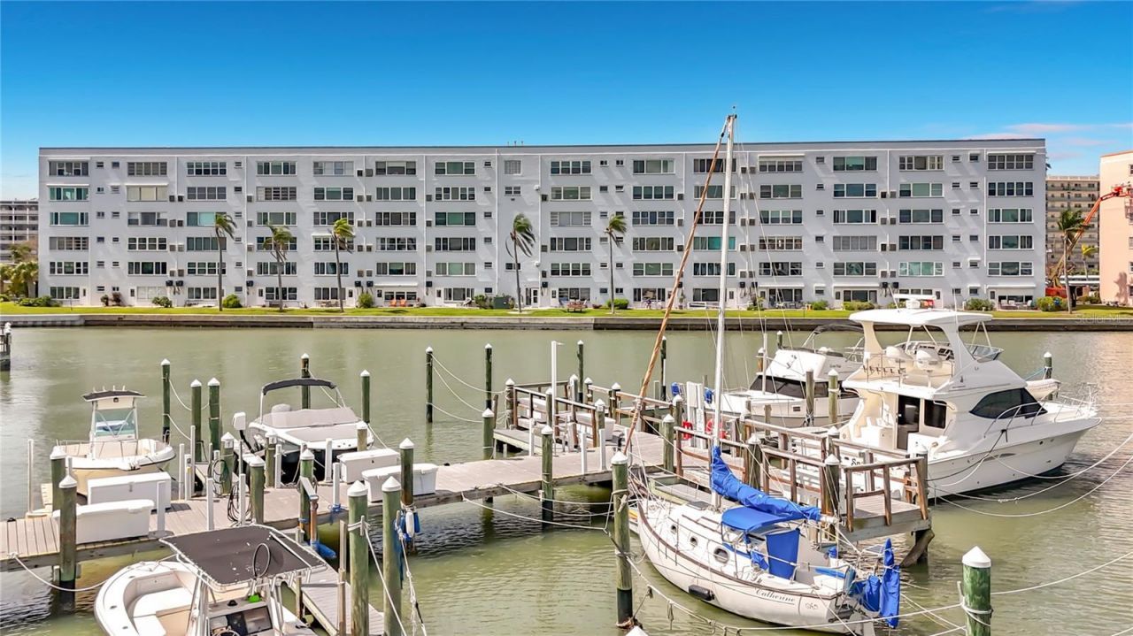 5925 Shore Boulevard S, Unit 611, Gulfport, FL 33707 Photo