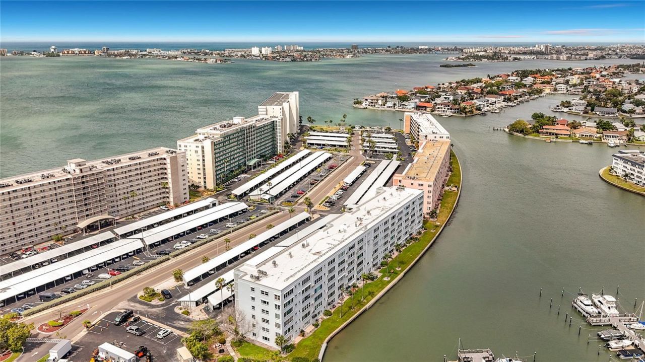 5925 Shore Boulevard S, Unit 611, Gulfport, FL 33707 Photo