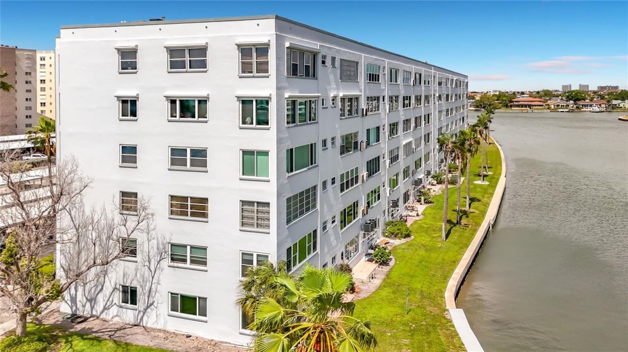 5925 Shore Boulevard S, Unit 611, Gulfport, FL 33707 Photo