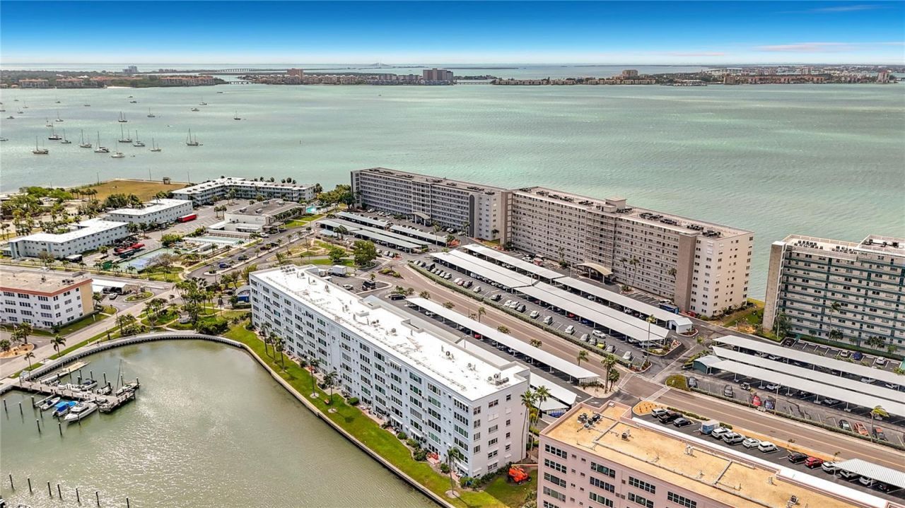 5925 Shore Boulevard S, Unit 611, Gulfport, FL 33707 Photo