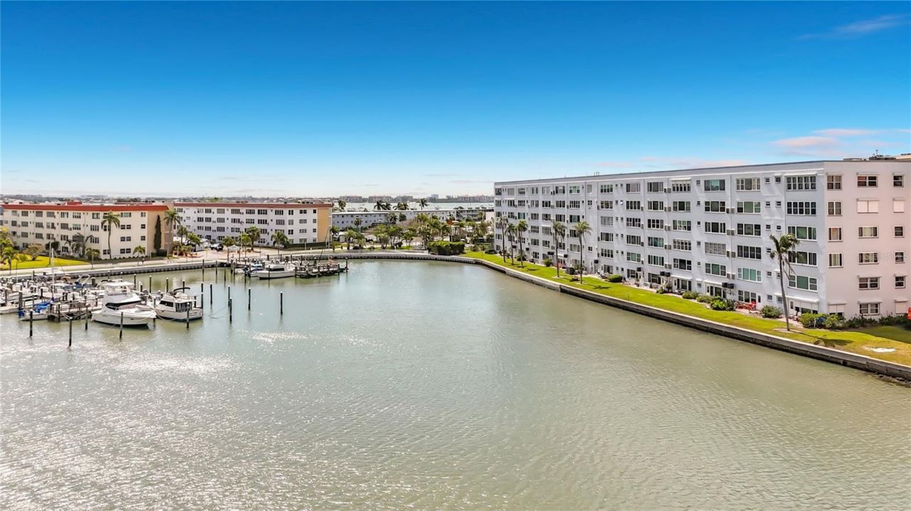 5925 Shore Boulevard S, Unit 611, Gulfport, FL 33707 Photo