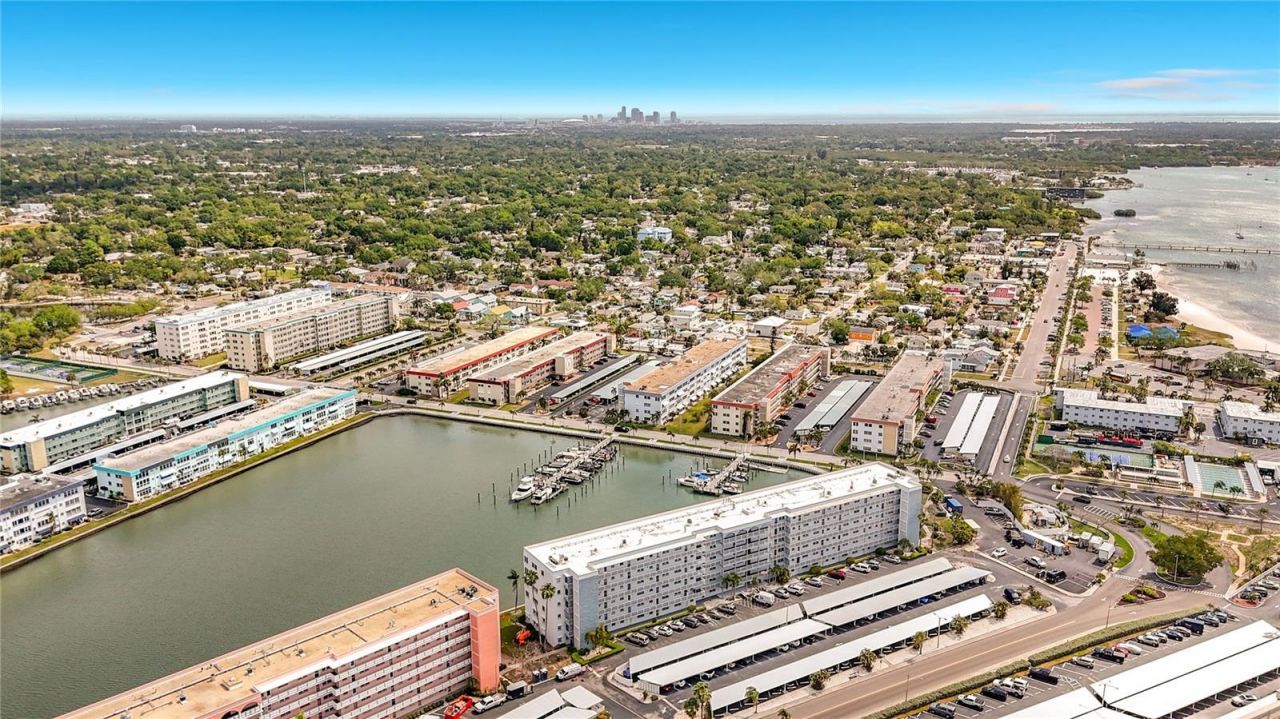 5925 Shore Boulevard S, Unit 611, Gulfport, FL 33707 Photo