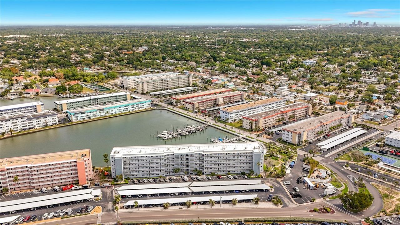 5925 Shore Boulevard S, Unit 611, Gulfport, FL 33707 Photo