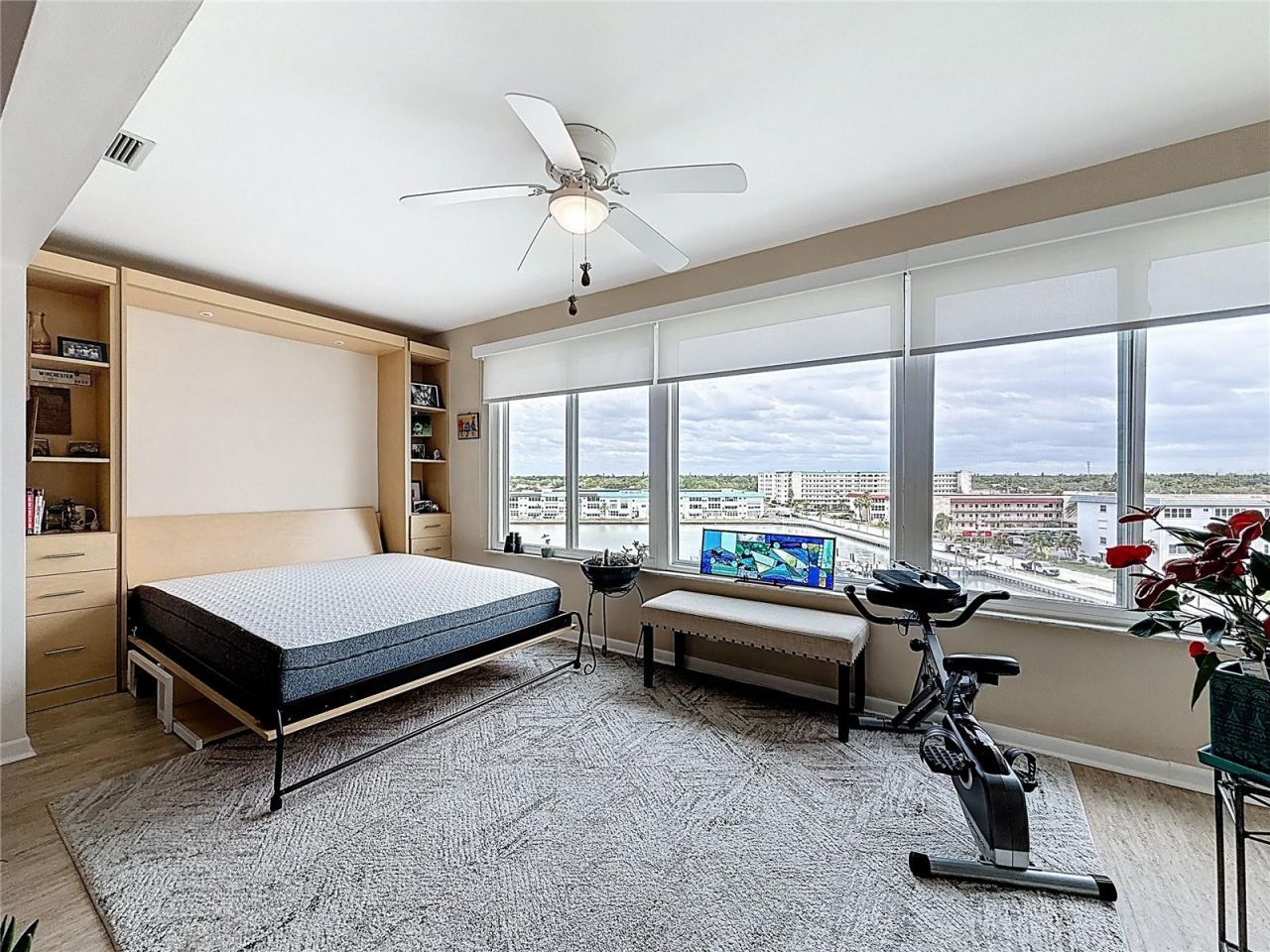 5925 Shore Boulevard S, Unit 611, Gulfport, FL 33707 Photo