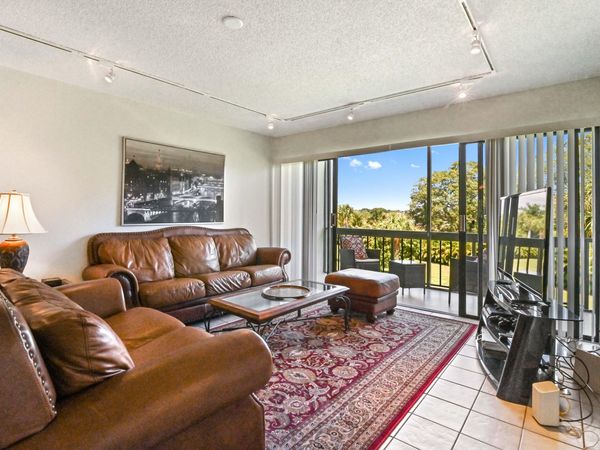 2500 Presidential Way, Unit 302, West Palm Beach, FL 33401