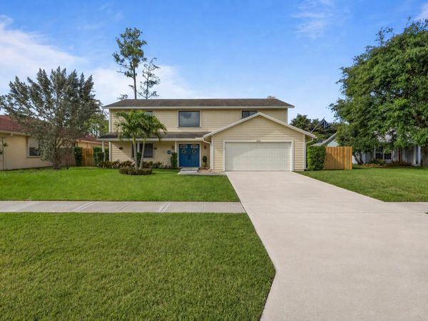 14364 Larkspur Lane, Wellington, FL 33414