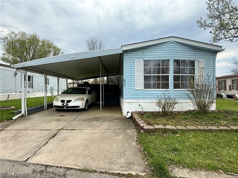 607 Sugar Pines Drive SW, Warren, OH 44076 Photo 1