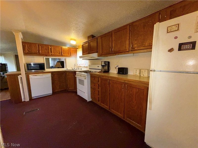 607 Sugar Pines Drive SW, Warren, OH 44076 Photo 18