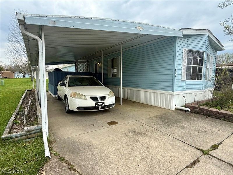 607 Sugar Pines Drive SW, Warren, OH 44076 Photo 2