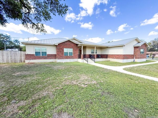 101 8th St, Natalia, TX 78059