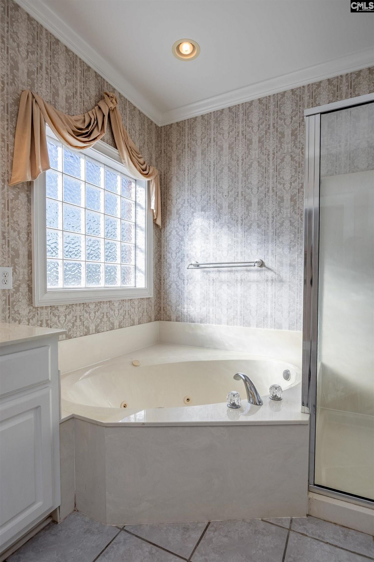 135 Clubhouse Drive Photo 32