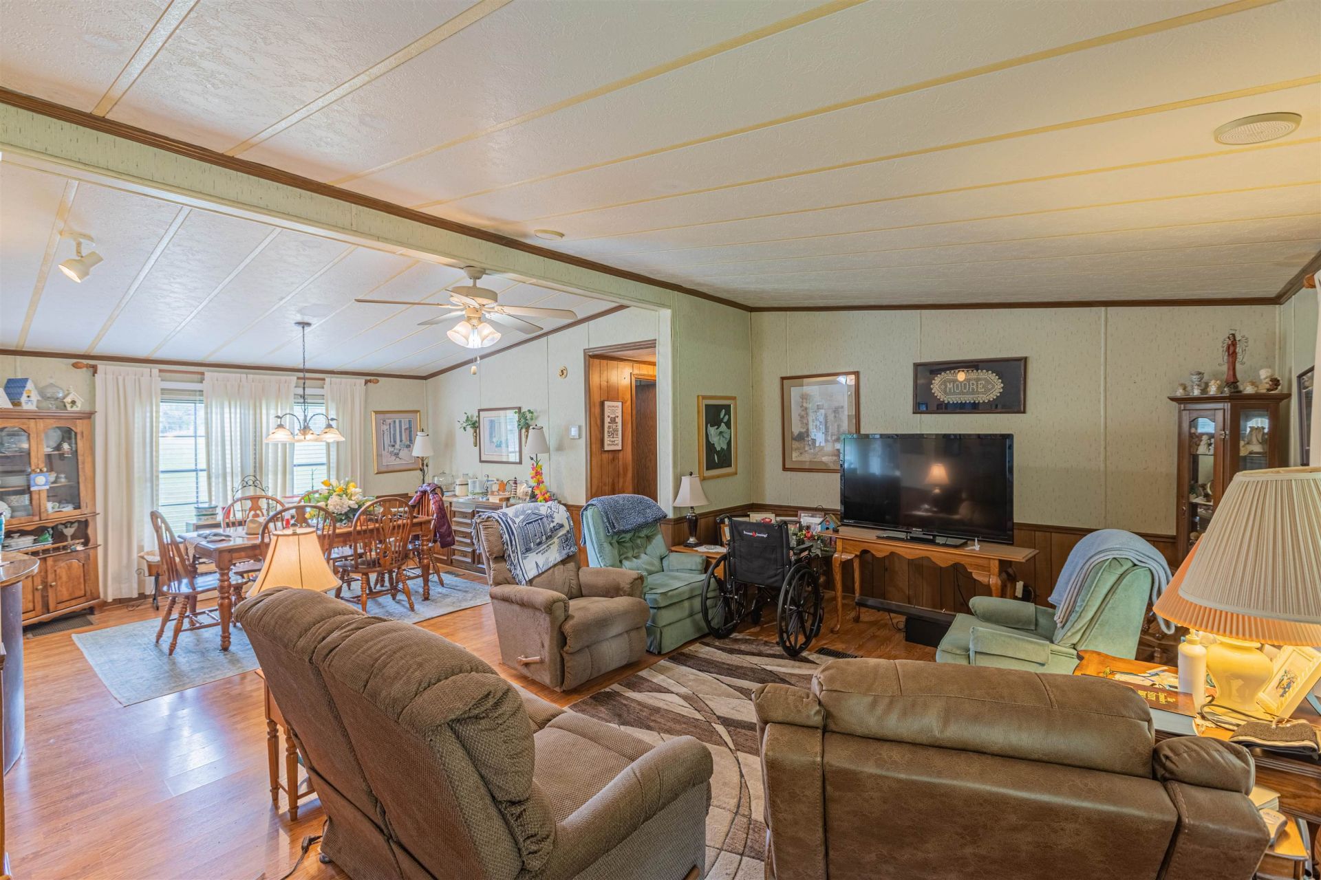 8946 Highmarket St. Photo 6