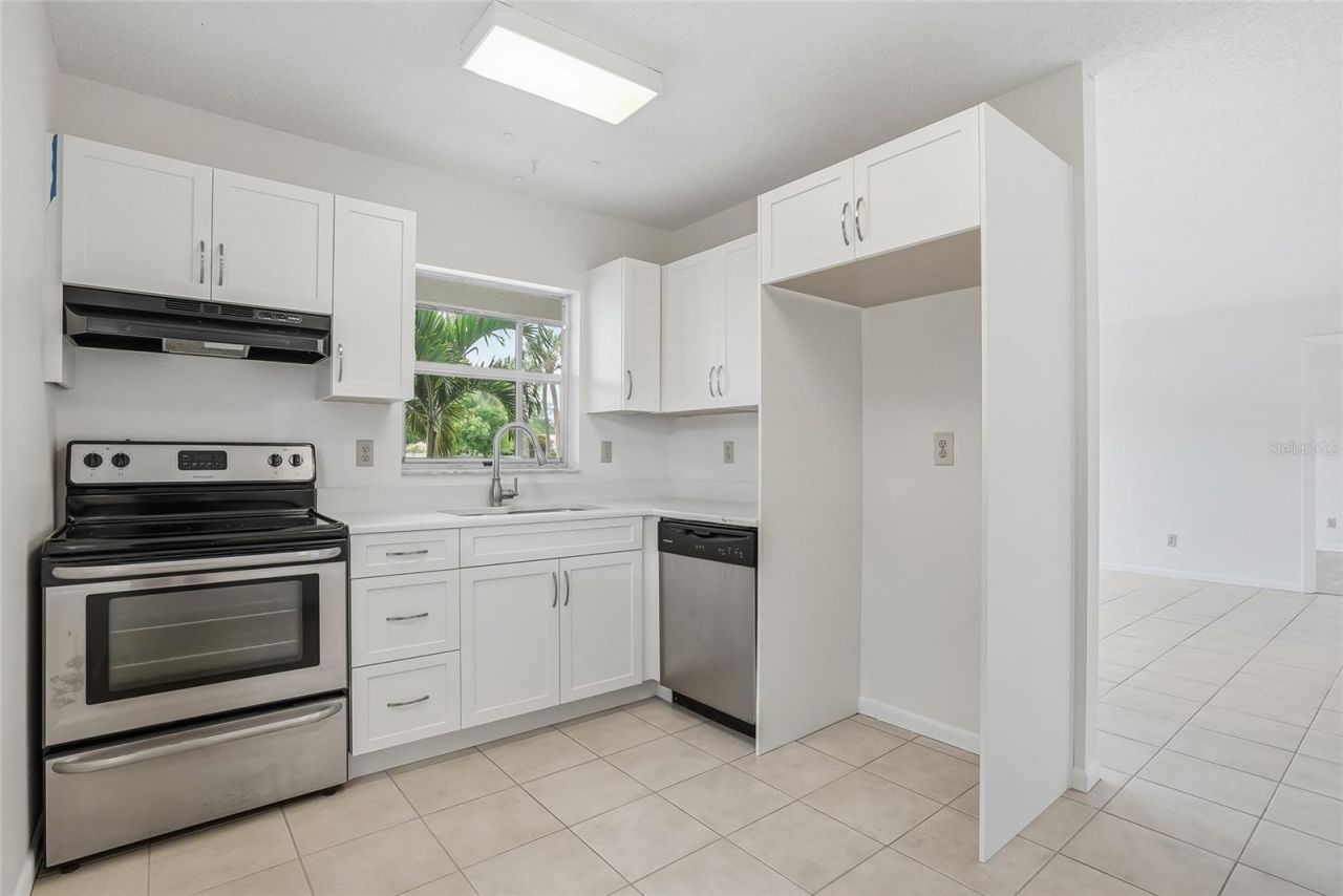 500 Santa Cruz Place Ne, Unit D, Saint Petersburg, FL 33703 Photo