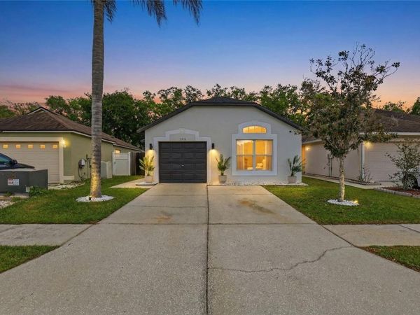 5916 LAKE FRONT DRIVE , WESLEY CHAPEL, FL 33545