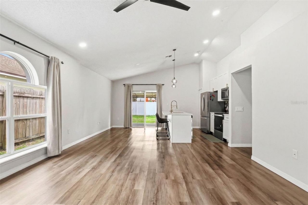 5916 Lake Front Drive , Wesley Chapel, FL 33545 Photo