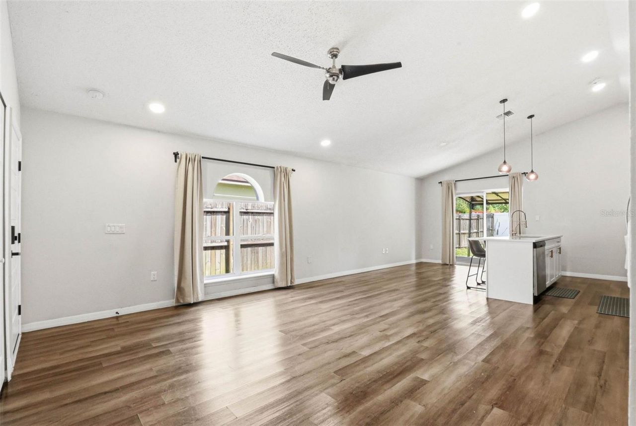 5916 Lake Front Drive , Wesley Chapel, FL 33545 Photo