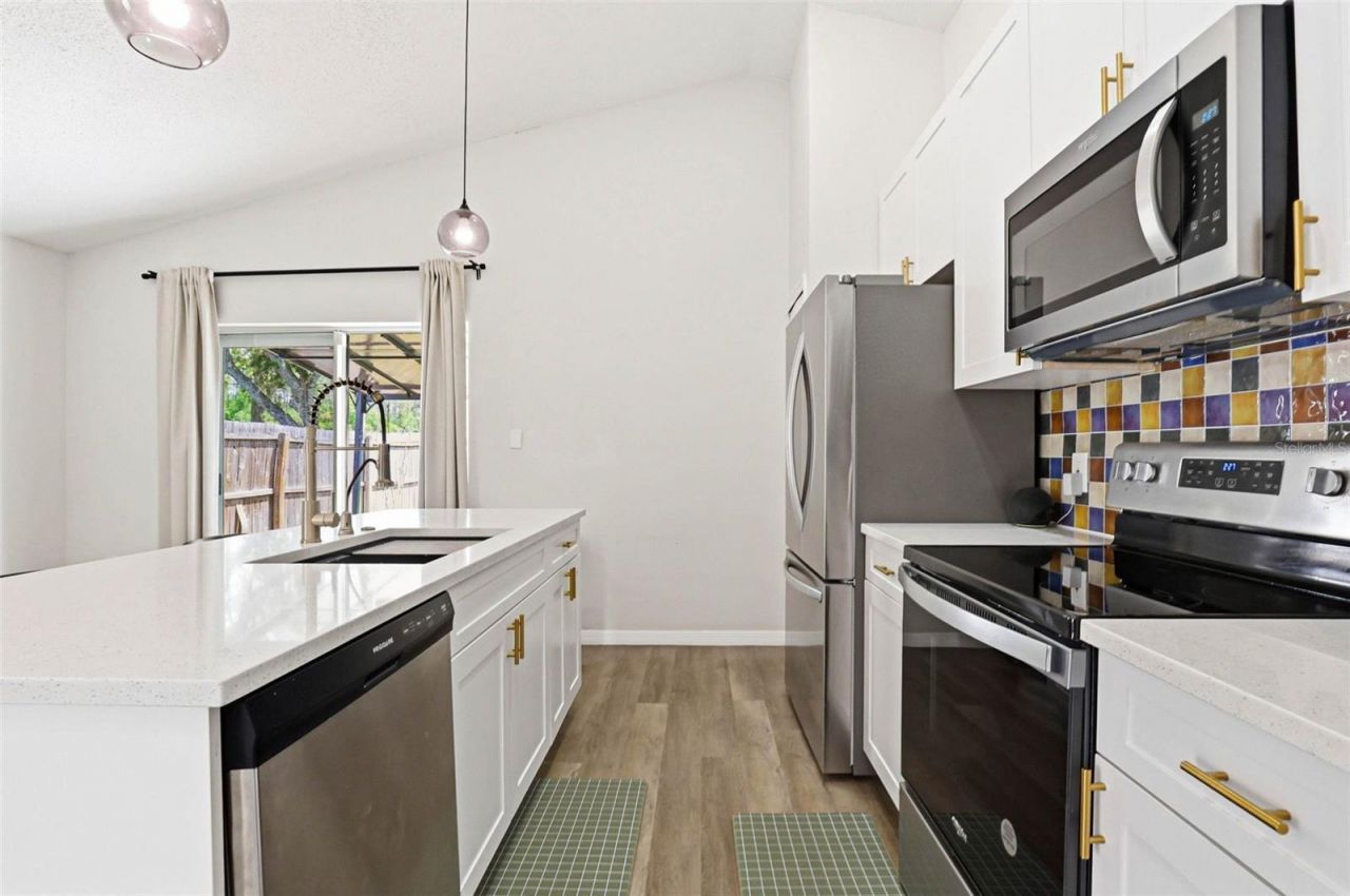 5916 Lake Front Drive , Wesley Chapel, FL 33545 Photo