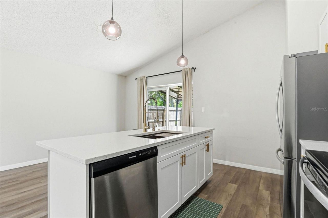 5916 Lake Front Drive , Wesley Chapel, FL 33545 Photo