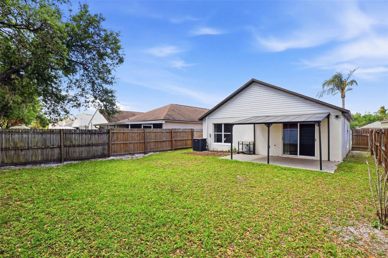 5916 Lake Front Drive , Wesley Chapel, FL 33545 Photo