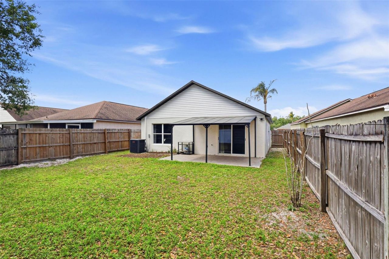 5916 Lake Front Drive , Wesley Chapel, FL 33545 Photo