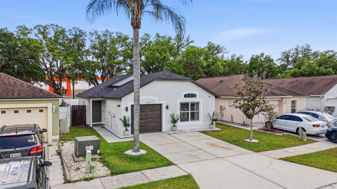 5916 Lake Front Drive , Wesley Chapel, FL 33545 Photo