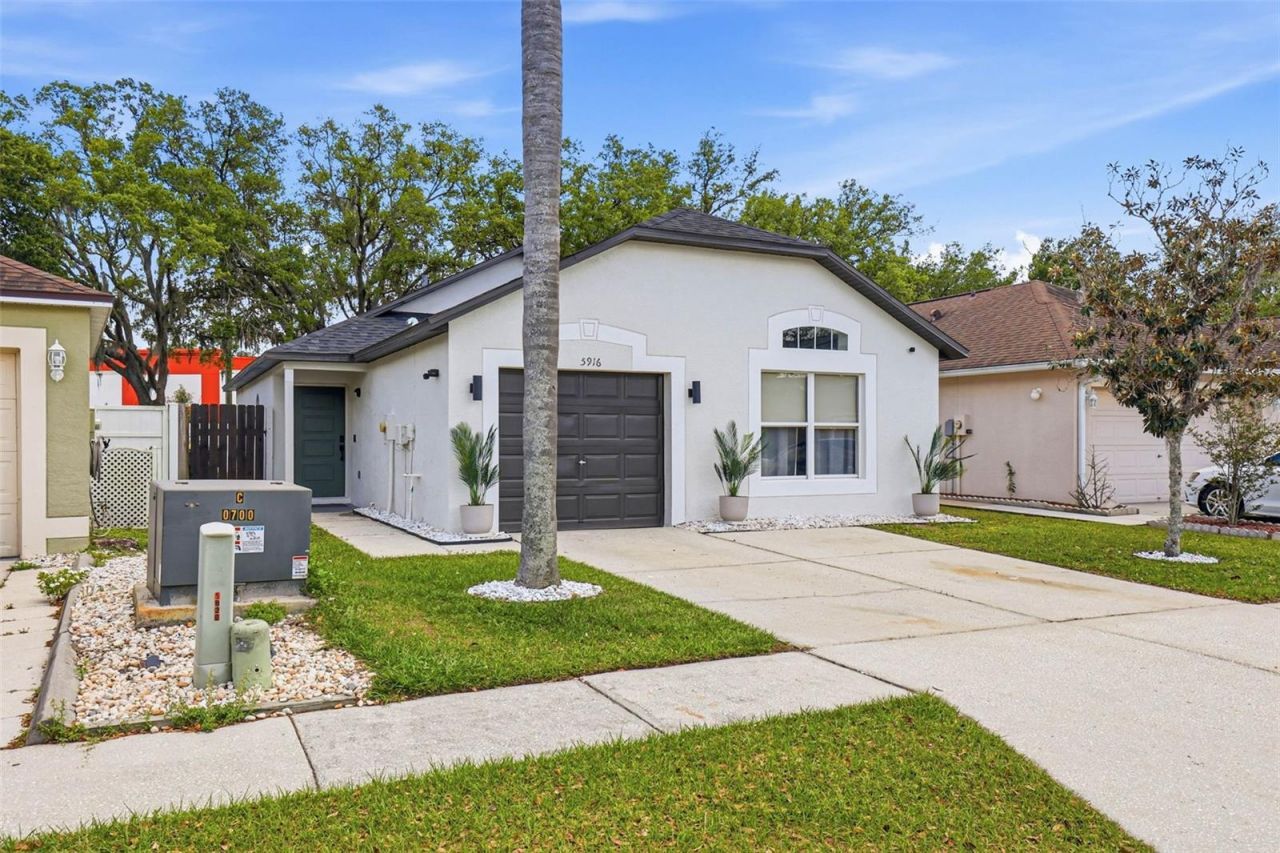 5916 Lake Front Drive , Wesley Chapel, FL 33545 Photo